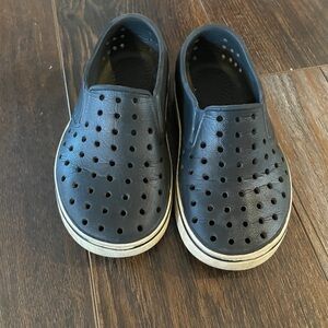Native Miles toddler - black slip on, size C9